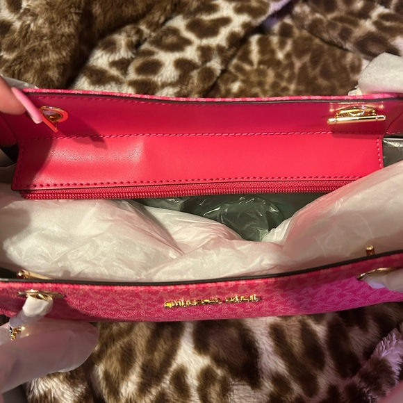New with tags Pink Micheal Kors Shoulder Tote jet set travel - Picture 4 of 7